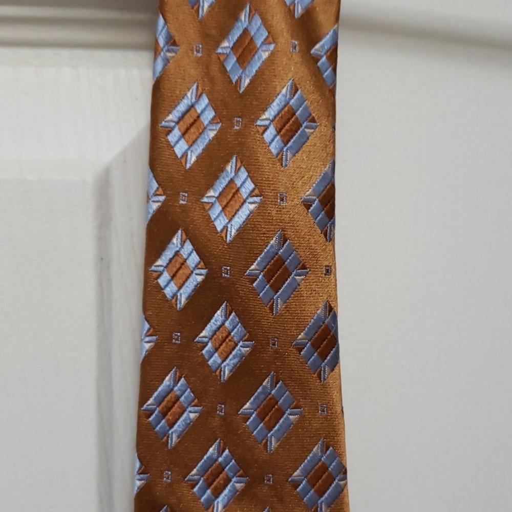 dark orange/ light blue tie